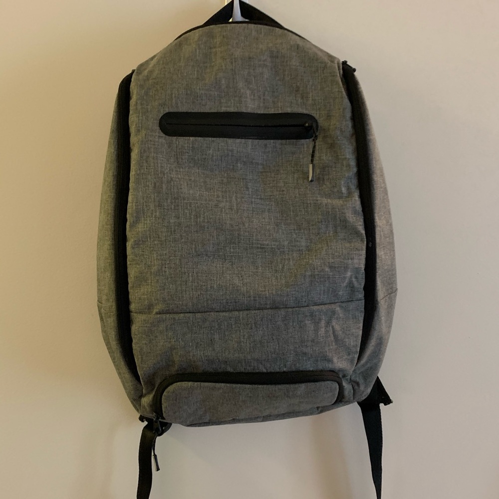 Traveler Bagpack by Reyleo